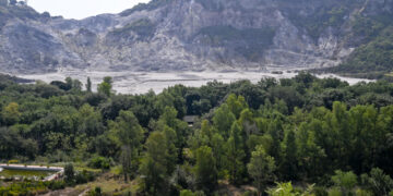 Cittadini escono in strada ma non si segnalano danni