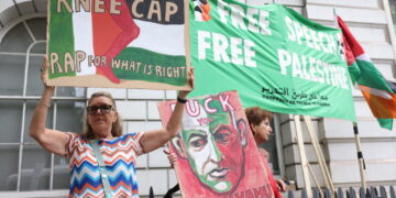 Folla di fan e attivisti pro-Pal chiede 'Liberate Mo Chara'