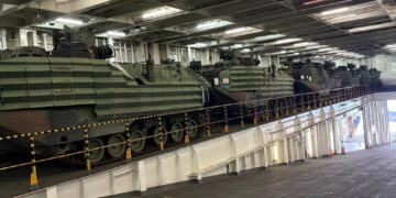 Lavoratori portuali: "A bordo già esplosivi e mezzi militari"
