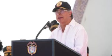Il presidente Petro: 'Non riconosciamo la sovranità di Lima'
