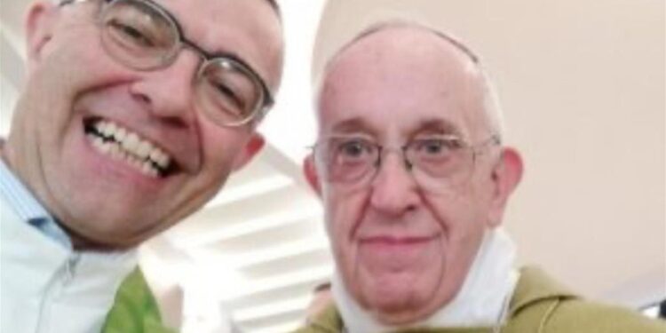 Il sacerdote pacifista espulso