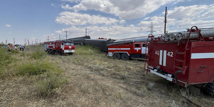 Un incendio in via di spegnimento ostacola traffico ferroviario