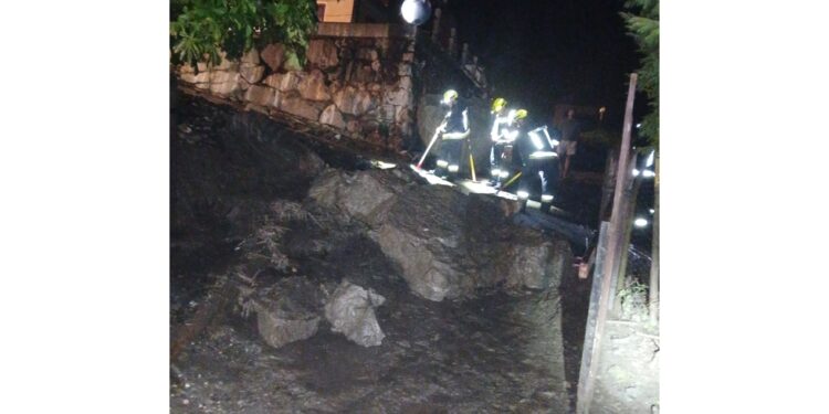 I vigili del fuoco di San Candido li hanno portati in salvo