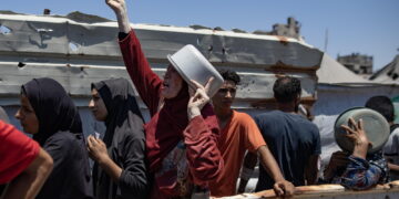 'Più di mezzo milione persone intrappolate'.Emergenza si estende