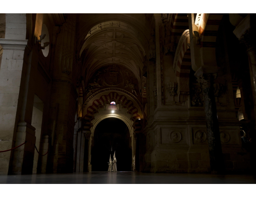 Fiamme alla Moschea di Cordova in Spagna, pompieri sul posto