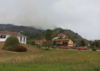 L'esteso incendio è in corso da ieri