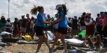 La stima degli organizzatori annunciata dal palco di Tor Vergata