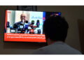 'Insieme ad altri ufficiali'