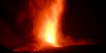 Forte emissione di cenere