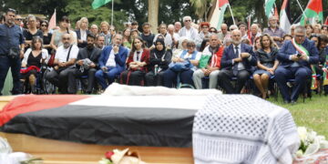 Funerali vicino a Pisa. 'Lei resta sepolta qui. Io torno a Gaza"