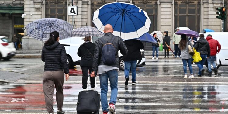 Piogge e temporali dal Nord al Centro. Gialla in otto regioni