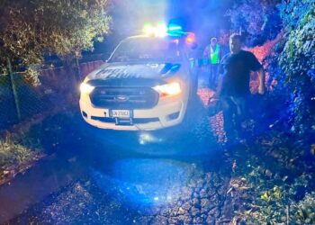 Decine di interventi dei vigili del fuoco. Vento a 100 km/h