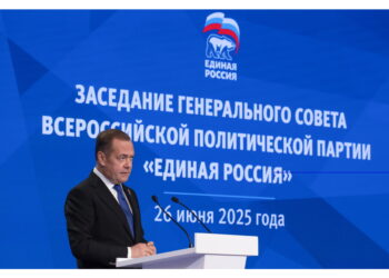 E attacca Macron: 'Quel gallo senza cervello ci rinunci'