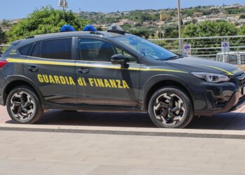 Scorta Pm si mette di traverso su autostrada per evitare impatto