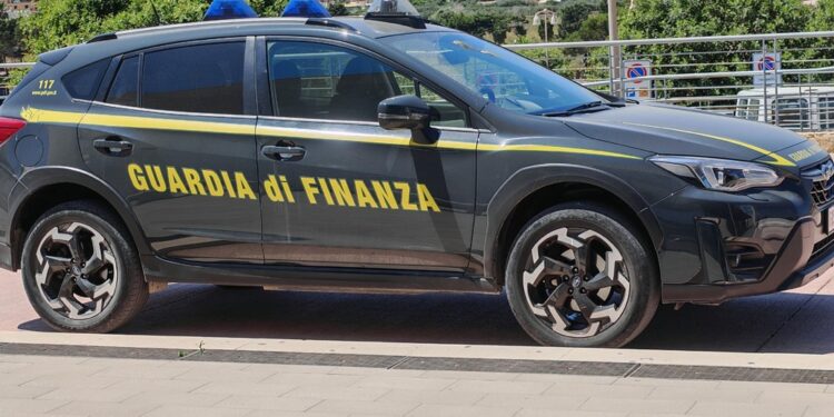 Scorta Pm si mette di traverso su autostrada per evitare impatto
