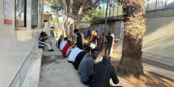 Continuano le ricerche in mare dopo naufragio di ieri