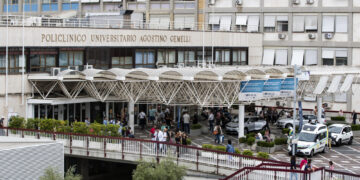 Scappato dai genitori era stato trovato nell'auto sotto il sole