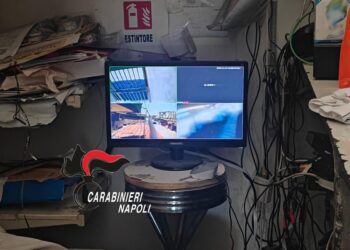 Gestiva piazza di spaccio con inferriate e videosorveglianza