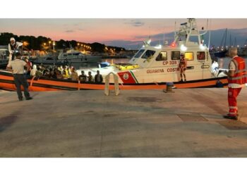 Sono stati soccorsi e condotti in porto dalla Guardia costiera
