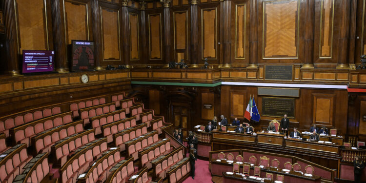 Nessuna correzione su sport e salute. Opposizioni
