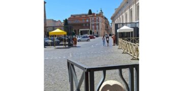 Le temperature 'sfidano' anche i soldati del Papa