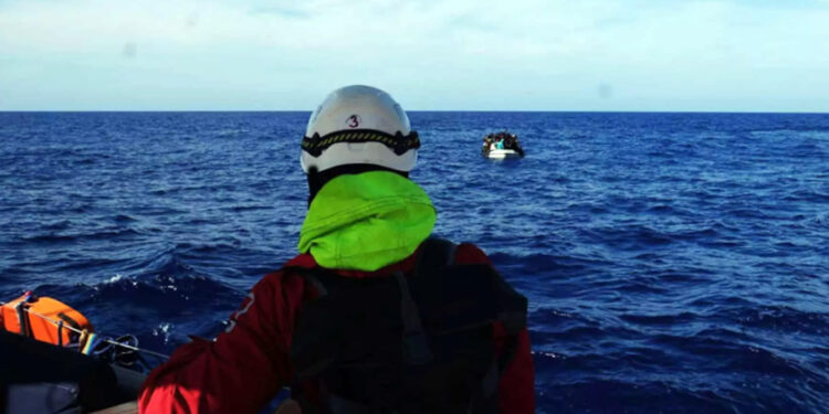 La nave Nadir si sta dirigendo verso Lampedusa