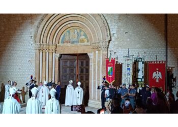 Il cardinale all'Aquila