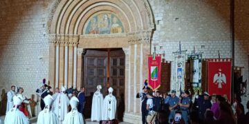 Il cardinale all'Aquila