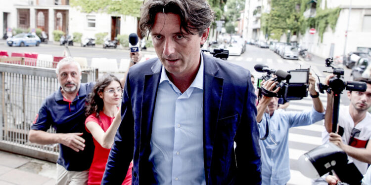 L'architetto si difende e scarica il "professore" davanti al gip