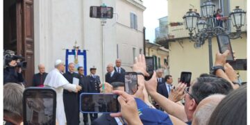 I primi fedeli sono arrivati prima delle 7.30