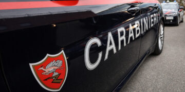Provvedimenti eseguiti dai carabinieri. Uno dei 7 feriti è grave
