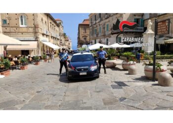 C'é anche un ferito grave. Indagini avviate dai carabinieri