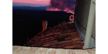 Colline in fiamme tutta la notte tra Roccalbegna e Campagnatico