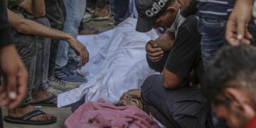 Trentasette uccisi in attesa degli aiuti. A Gaza City 61 morti