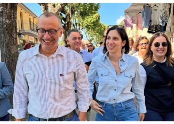 Il post durante la prima tappa marchigiana della segretaria dem