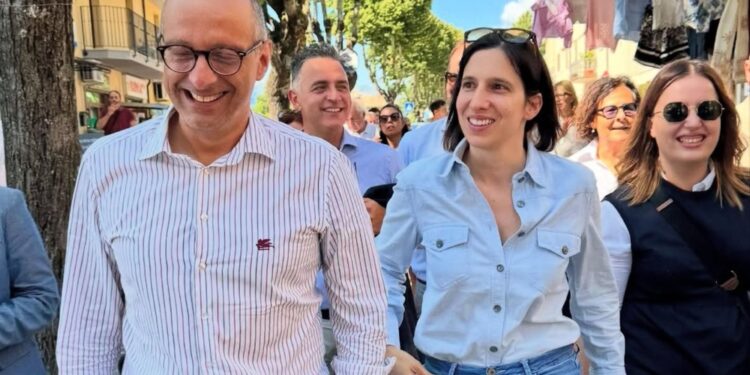 Il post durante la prima tappa marchigiana della segretaria dem