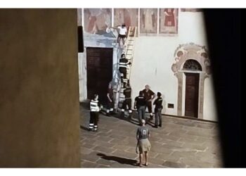 Bravata nel centro di Aosta. Polizia riconsegna ragazzo al padre