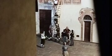 Bravata nel centro di Aosta. Polizia riconsegna ragazzo al padre