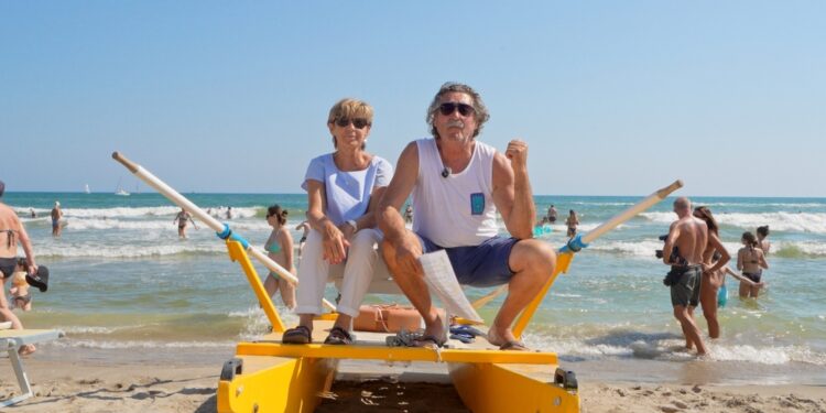 Daniela Angelini con i bagnini: "Restiamo competitivi"