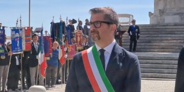 Esponente Fi: "guardare altrove