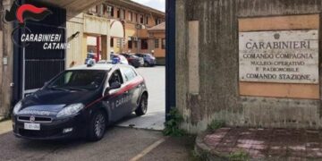 Aggressione in piazza nel Catanese