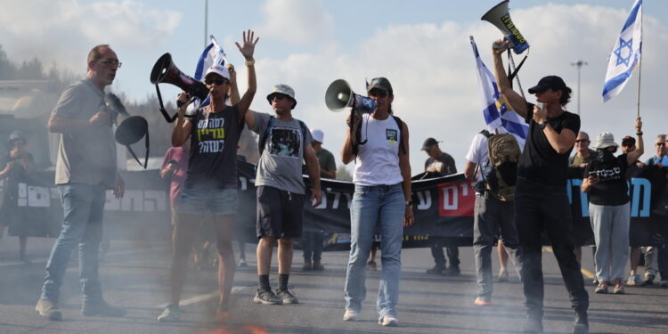 Scontri e arresti a Tel Aviv e a Gerusalemme