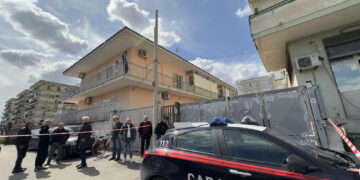 Il capo del clan in cella reclutava gli affiliati via cellulare