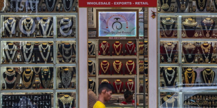 Dopo dazi a 25% e minaccia sanzione per acquisto greggio Mosca