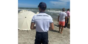 Rumeno di 48 anni era in riviera con un gruppo di amici