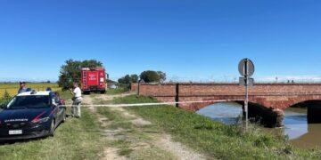 In un campo di riso. Il velivolo ha preso fuoco
