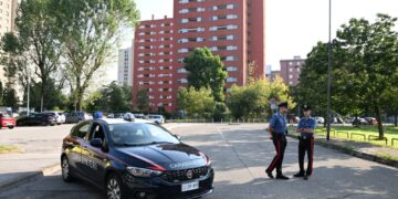 Uomo bloccato dai carabinieri