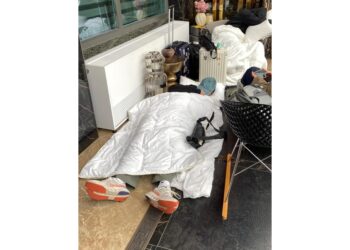 Un giorno di ritardo per rientrare in Italia