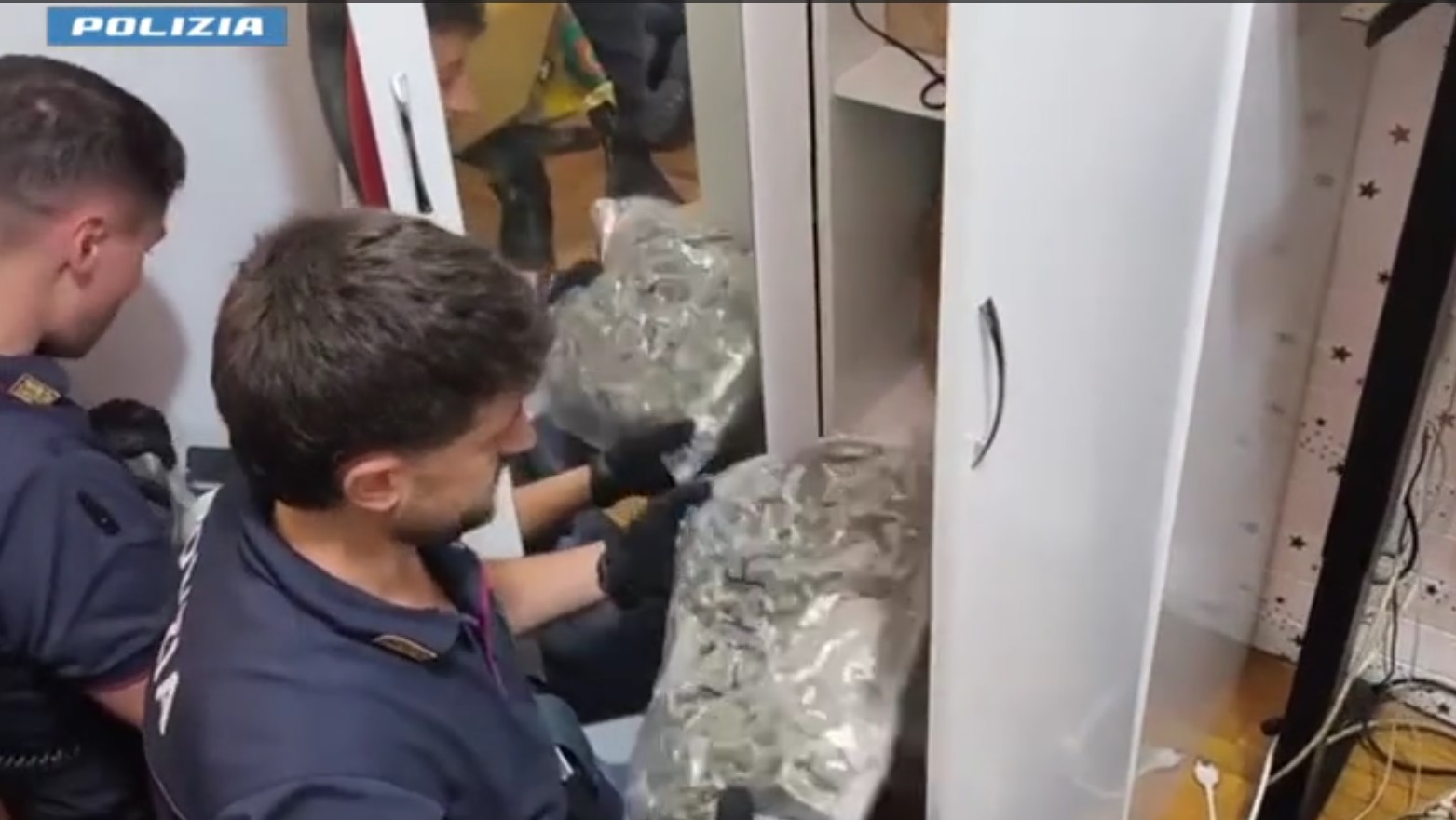 Controllo in una casa, scoperta una centrale della droga. Arrestato 51enne