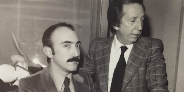 Una immagine di Peregrini con Bongiorno, esposta a Milano in una recente mostra dedicata al popolare presentatore